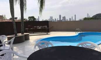 Imagem 2: CASA COM PISCINA E CHURRASQUEIRA BEIRA RIO EM BALNEÁRIO CAMBORIÚ