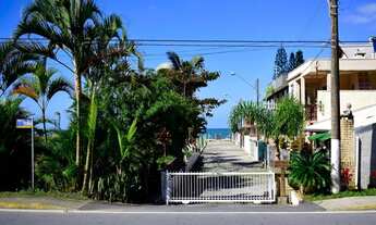 Imagem: Linda casa na Praia da Ilhota, entre Balneário