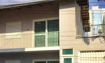 Imagem: CASA CENTRAL PRÓXIMO AO SHOPPING EM BALNEÁRIO