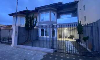 Imagem: Grande casa a 5 minutos da praia de Balneário