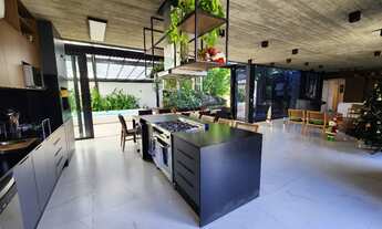 Imagem 2: LINDA CASA ALTO PADRÃO COM PISCINA AQUECIDA EM CONDOMÍNIO FECHADO EM BALNEÁRIO CAMBORIÚ- E