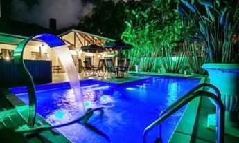 Imagem: Linda Casa com Piscina Central em Balneário