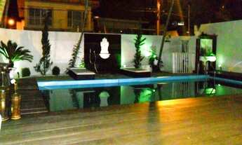 Imagem 2: Casa CLIMATIZADA com PISCINA - CENTRAL !!!