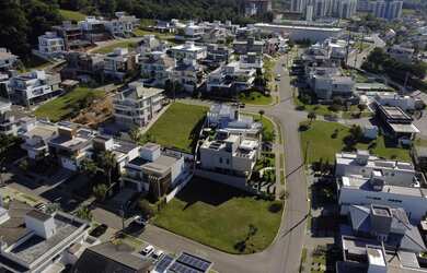 Imagem 7: Terreno exclusivo em condomínio alto padrão na Pedra Branca: vista privilegiada, segurança