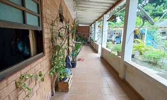 Imagem 2: CASA COM QUINTAL GRANDE E PISCINA