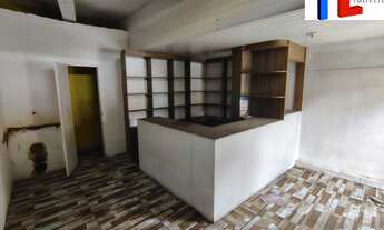 Imagem 2: ALUGO Loja de 60m²- Sete de Abril com balcão e estantes, 1 Banheiro privativo. Localizado