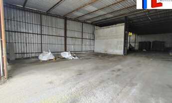 Imagem 4: ALUGO GALPÃO com 1200m² de área e 800 m² área construída, rua principal de Valeria com esc