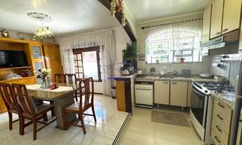 Imagem: Casa à venda em Porto Alegre-RS no bairro