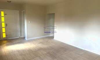 Imagem 5: Excelente casa para locação em Porto Alegre-RS, com 3 quartos, 1 suíte, 2 banheiros e 2 va