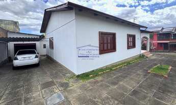 Imagem 2: Excelente casa para locação em Porto Alegre-RS, com 3 quartos, 1 suíte, 2 banheiros e 2 va