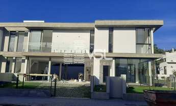 Imagem 6: Casa com 3 suítes e duas garagens, loteamento Parque São Jorge, itacorubi