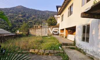 Imagem 4: Propriedade com duas casas, casa principal com 4 dormitórios e terreno de 400 m²