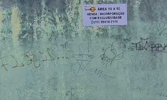 Imagem 2: CASA TÉRREA À VENDA: Com 2 dorms, sendo 1 suíte, 2 vagas,1 terraço com 20 M² no fundo, mai