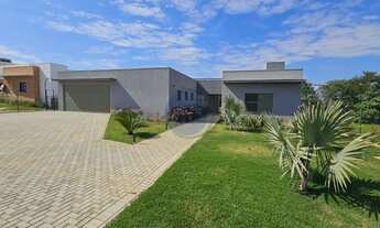 Imagem: Residência térrea de luxo em condomínio