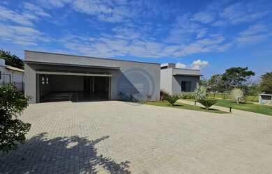 Imagem 4: Residência térrea de luxo em condomínio exclusivo, 4 suítes, piscina com borda infinita e