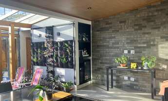 Imagem 7: Casa em Condomínio de Luxo no Jardim Mantova: 3 Suítes, 2 Salas, 4 Banheiros e Vagas de Ga