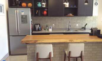 Imagem 3: Casa em Condomínio de Luxo no Jardim Mantova: 3 Suítes, 2 Salas, 4 Banheiros e Vagas de Ga