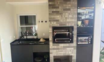 Imagem 6: Casa em Condomínio de Luxo no Jardim Mantova: 3 Suítes, 2 Salas, 4 Banheiros e Vagas de Ga