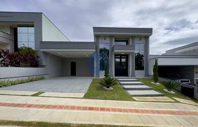 Imagem: Residência de luxo em condomínio na cidade