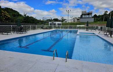 Imagem 6: Casa de luxo em condomínio: 3 quartos, 3 suítes, 2 salas, 4 banheiros, 2 vagas, 138,07m² e