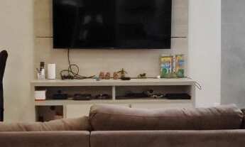 Imagem 5: Sobrado moderno com pele de vidro no Dona Lucilla