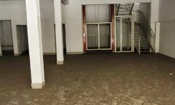 Imagem 3: Oportunidade Única: Galpão Comercial de 900m² com 8 Salas e 4 Banheiros no Bairro Carlos P