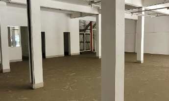 Imagem 4: Oportunidade Única: Galpão Comercial de 900m² com 8 Salas e 4 Banheiros no Bairro Carlos P