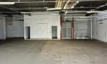 Imagem 7: Oportunidade Única: Galpão Comercial de 900m² com 8 Salas e 4 Banheiros no Bairro Carlos P