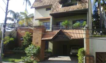 Imagem: Sobrado em condomínio com acesso pelo KM