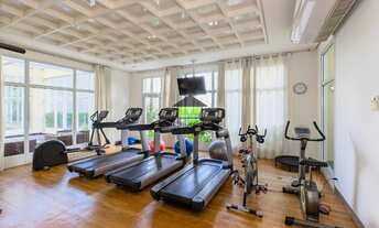 Imagem 2: São 223m2, 4 suítes com armários, living em 2 ambientes: jantar e estar, varanda gourmet c