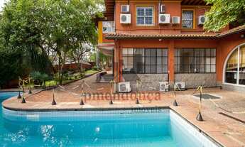 Imagem: Mansão Imponente localizada em frente ao