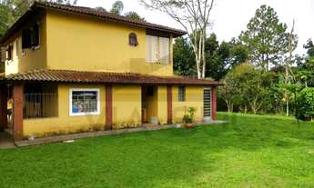 Imagem 2: 7.900 m²) Excelente propriedade, com linda casa sede sobrado, riacho que passa no fundo d