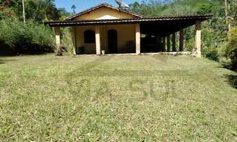 Imagem: 21.000 m²) Aconchegante chácara à venda