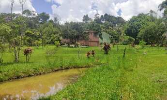Imagem 4: Aconchegante chácara à venda em Juquitiba/SP, rica em água e com ótima topografia
