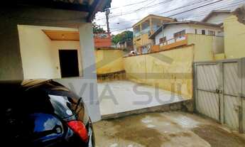 Imagem 6: 400 m²) Casa bem localizada, no centro de Juquitiba/SP, com 23 metros de frente, com espa