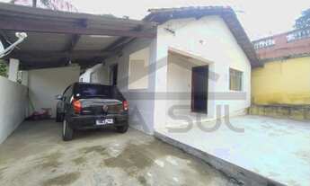 Imagem 2: 400 m²) Casa bem localizada, no centro de Juquitiba/SP, com 23 metros de frente, com espa