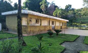 Imagem 2: 48.000 m²) Chácara à venda em Juquitiba/SP. Com piscina, lago e 03 casas