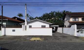 Imagem 2: Casa de 3 Quartos com Ótima Localização em Jarivatuba, Joinville