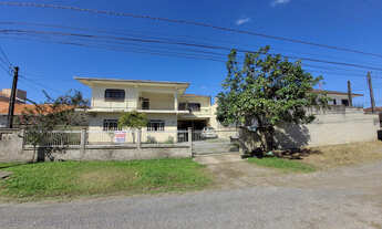 Imagem: Sobrado com 2 Apartamentos e Edícula à