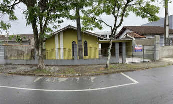 Imagem: Casa com Edícula em Terreno Amplo em Guanabara