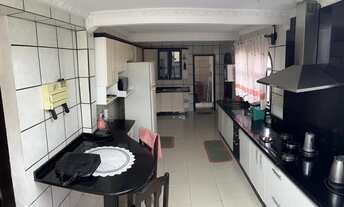 Imagem 3: Sobrado em Alvenaria com 3 Suítes, Piscina e Sala Comercial | Venda R$ 1.300.000,000