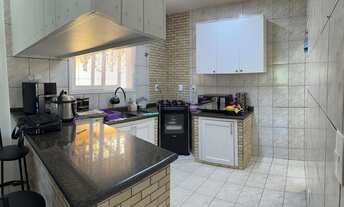 Imagem 3: Sobrado de Alvenaria com 1 Suíte + 2 Dormitórios e Edícula - Nova Brasília, Joinville - SC