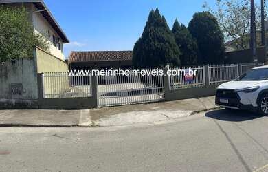 Imagem 2: Casa à Venda em Guanabara Joinville - 1 Suíte + 2 Dormitórios, Garagem, Área de Festa - R