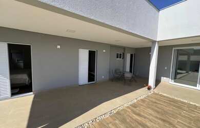 Imagem 3: 3 dormitórios, 1 suítes, 3 banheiro, 4 vagas na garagem, 800M² de Área Total