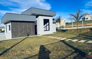 Imagem 2: 3 dormitórios, 1 suítes, 2 banheiro, 4 vagas na garagem, 1000M² de Área Total