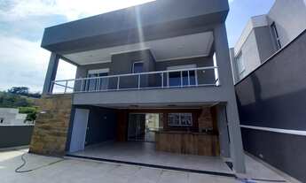 Imagem 2: Casa de Luxo no Condomínio Vale das Águas: 4 quartos, 4 suítes, 2 salas, 2 vagas, 240m² em