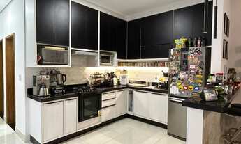 Imagem 4: 3 dormitórios, 1 suítes, 2 vagas na garagem, 140M² de Área Construída