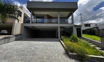 Imagem 2: 4 dormitórios, 4 suíte, 4 vagas na garagem, 256M² de Área Construída, 256M² de Área Total