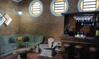 Imagem 2: 3 dormitórios, 1 suítes, 1 banheiros, 4 vagas na garagem