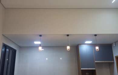 Imagem 2: 2 dormitórios, 1 suítes, 3 banheiro, 2 vagas na garagem